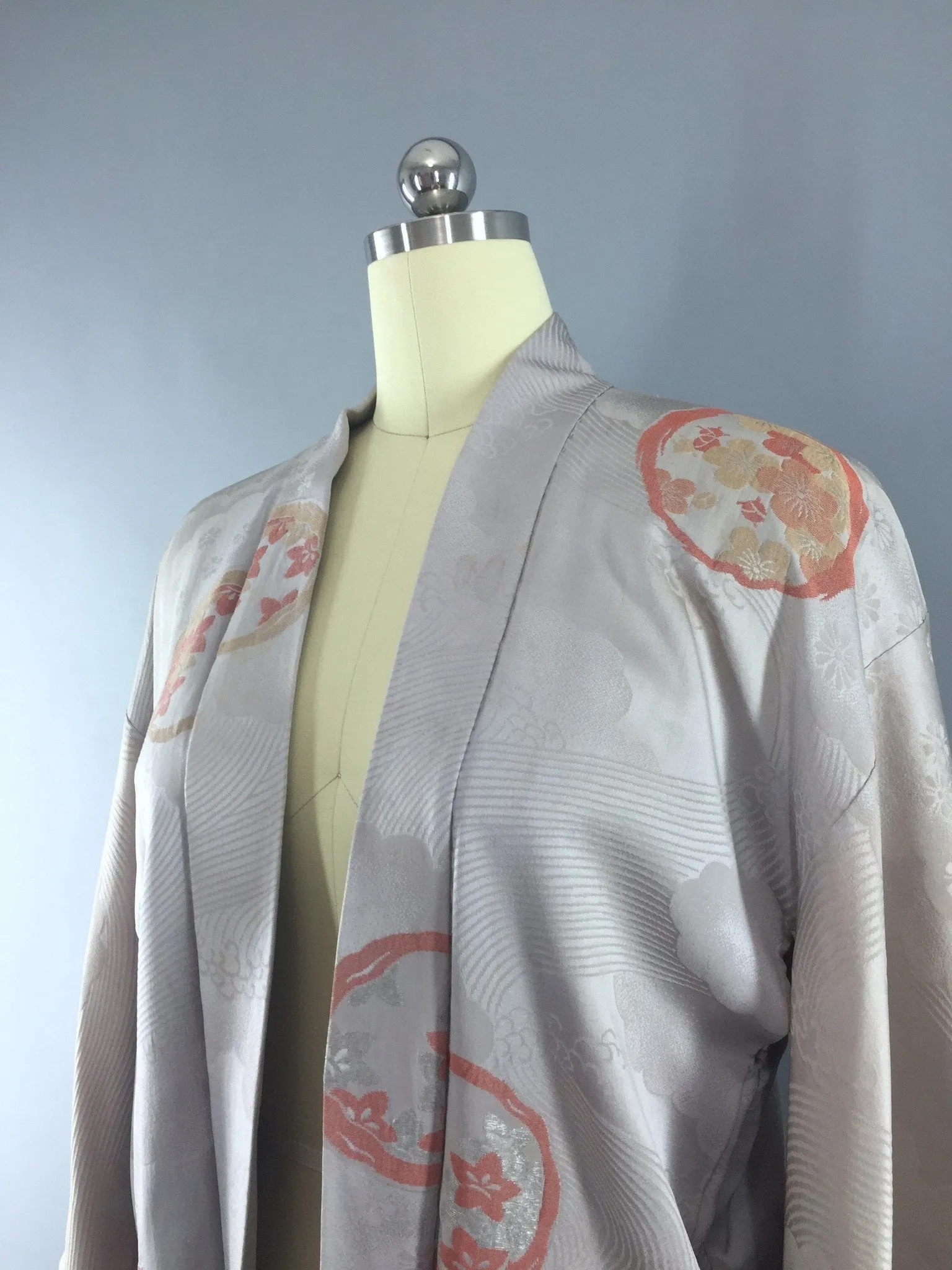 1950s Vintage Silk Kimono Jacket / Silk Haori Kimono Cardigan / Urushi Embroidery Grey Floral