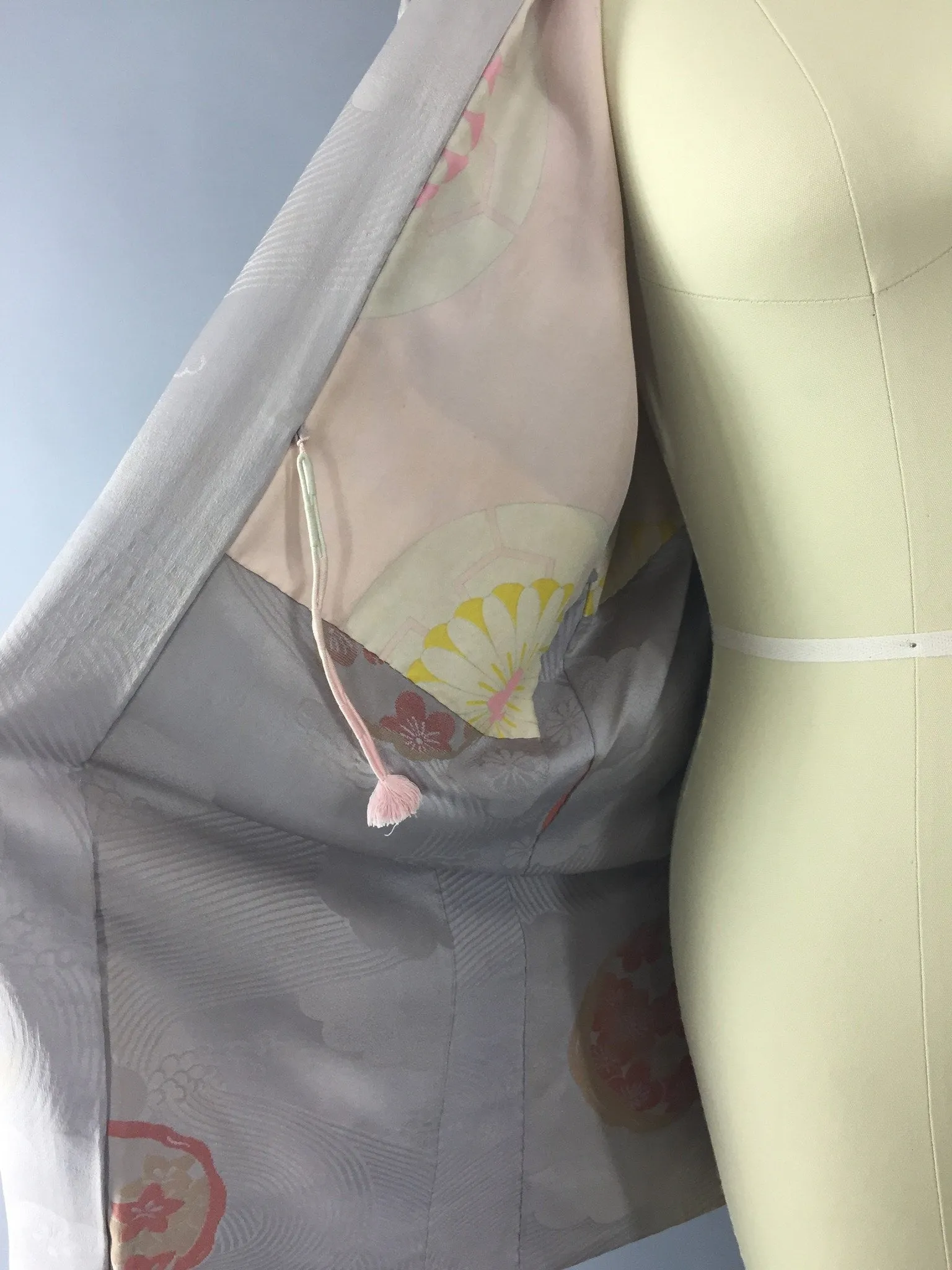 1950s Vintage Silk Kimono Jacket / Silk Haori Kimono Cardigan / Urushi Embroidery Grey Floral