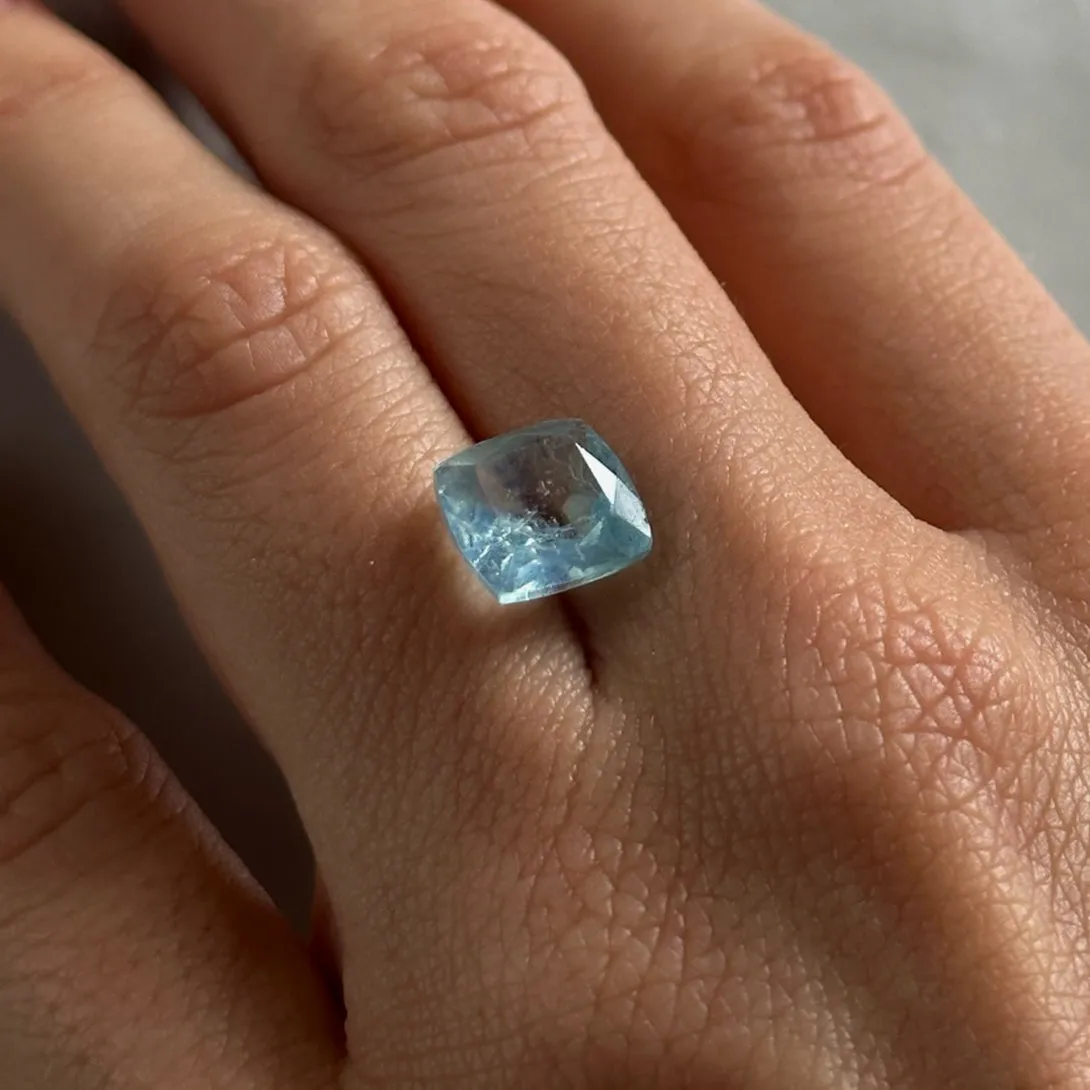 BESPOKE 3.05CT AQUAMARINE