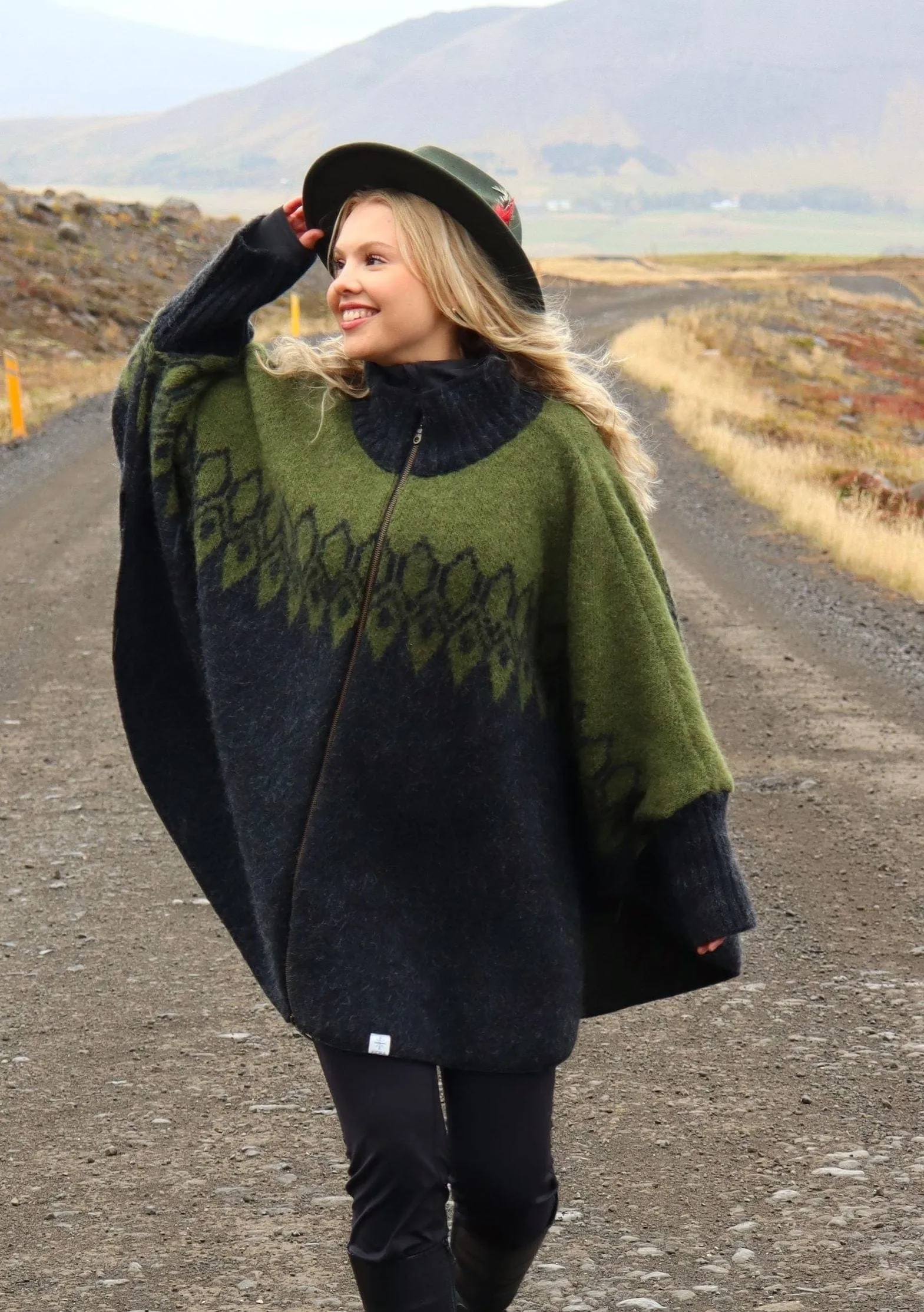 Funnel Neck Poncho Jacket Beige - Ísar