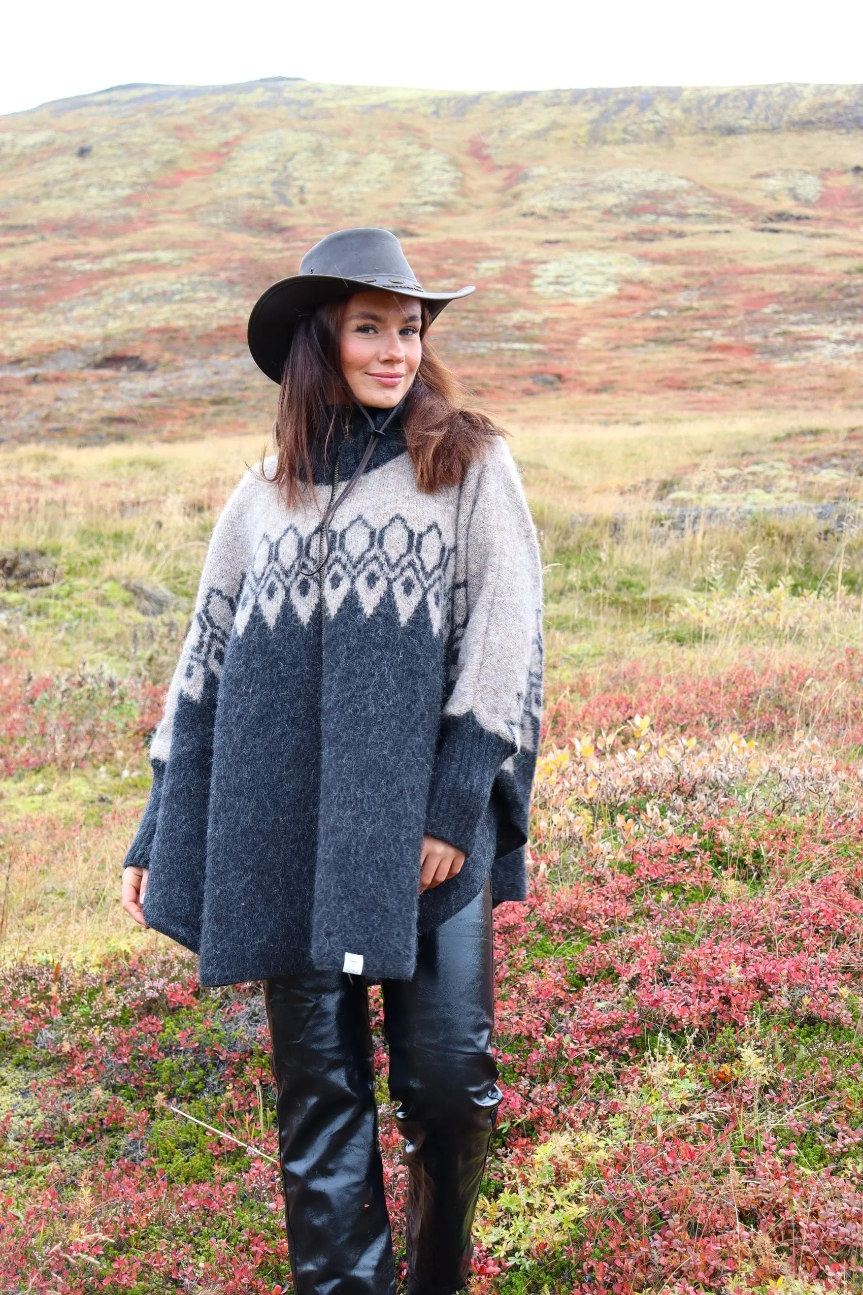 Funnel Neck Poncho Jacket Beige - Ísar