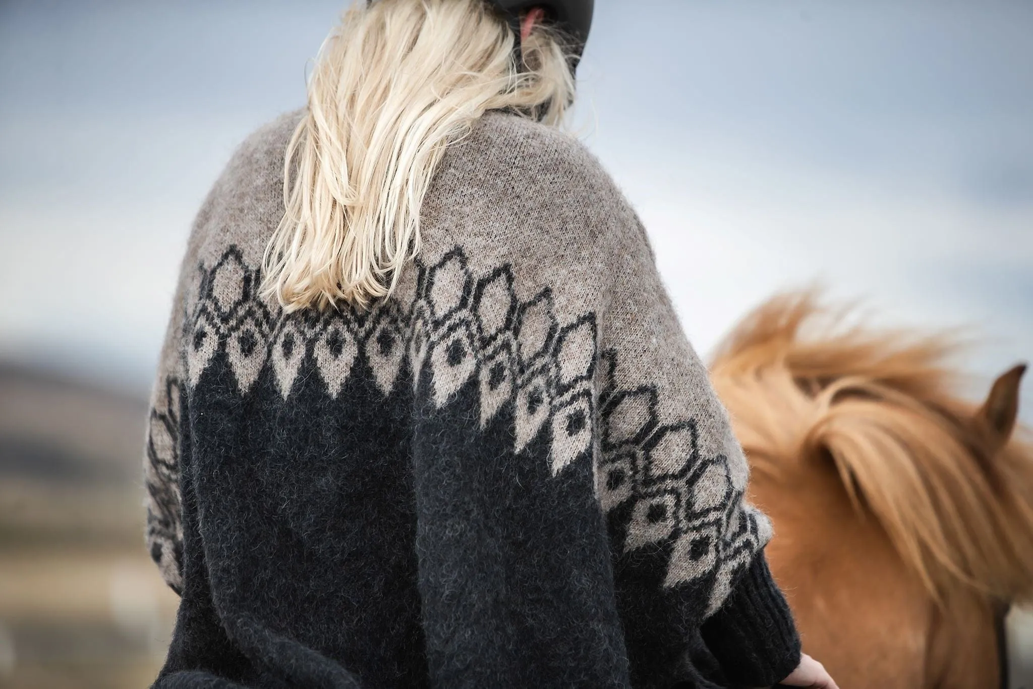 Funnel Neck Poncho Jacket Beige - Ísar