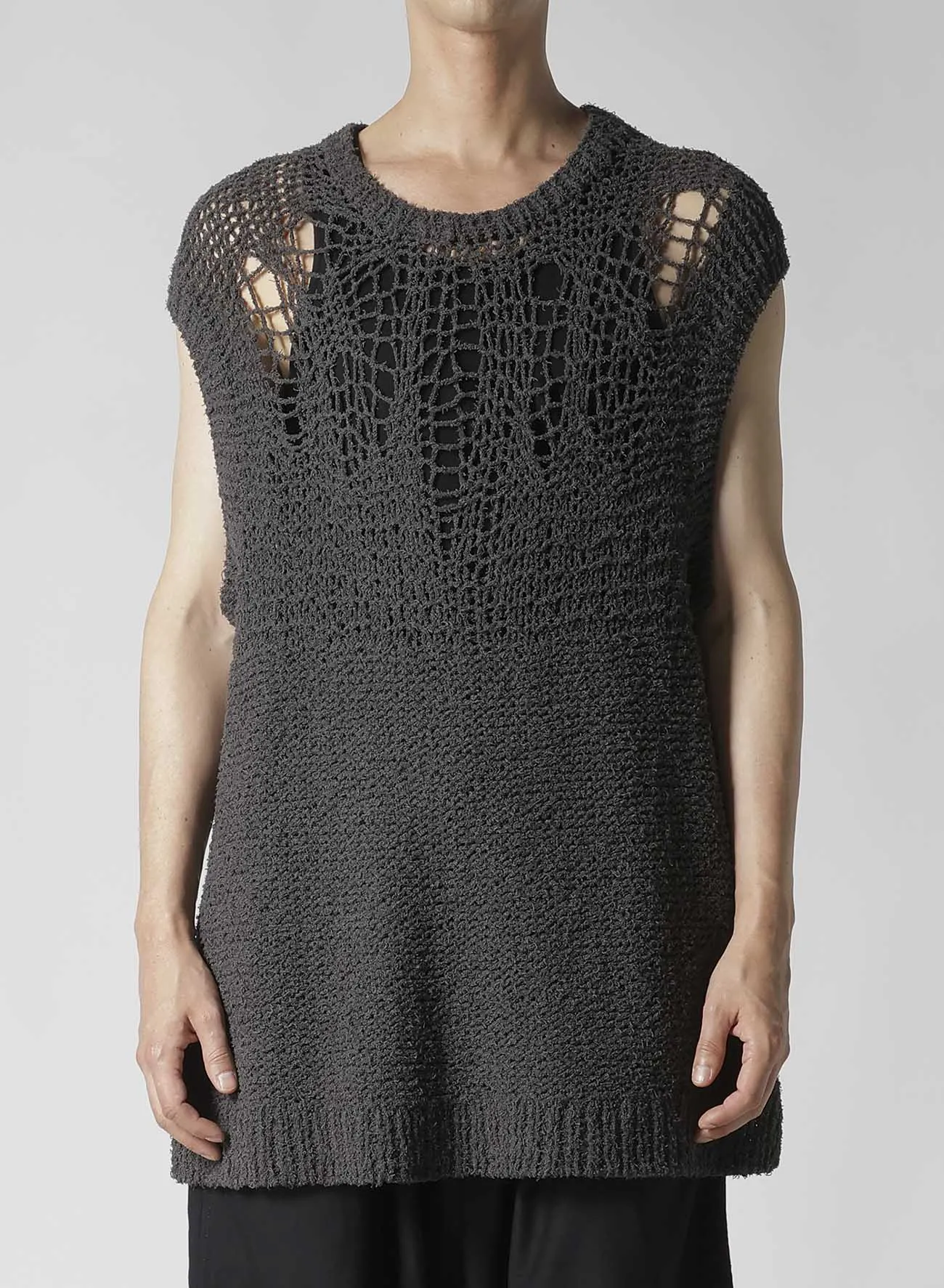 HAND KNITTED DAMAGE PROCESSED GARTER ROUND NECK VEST