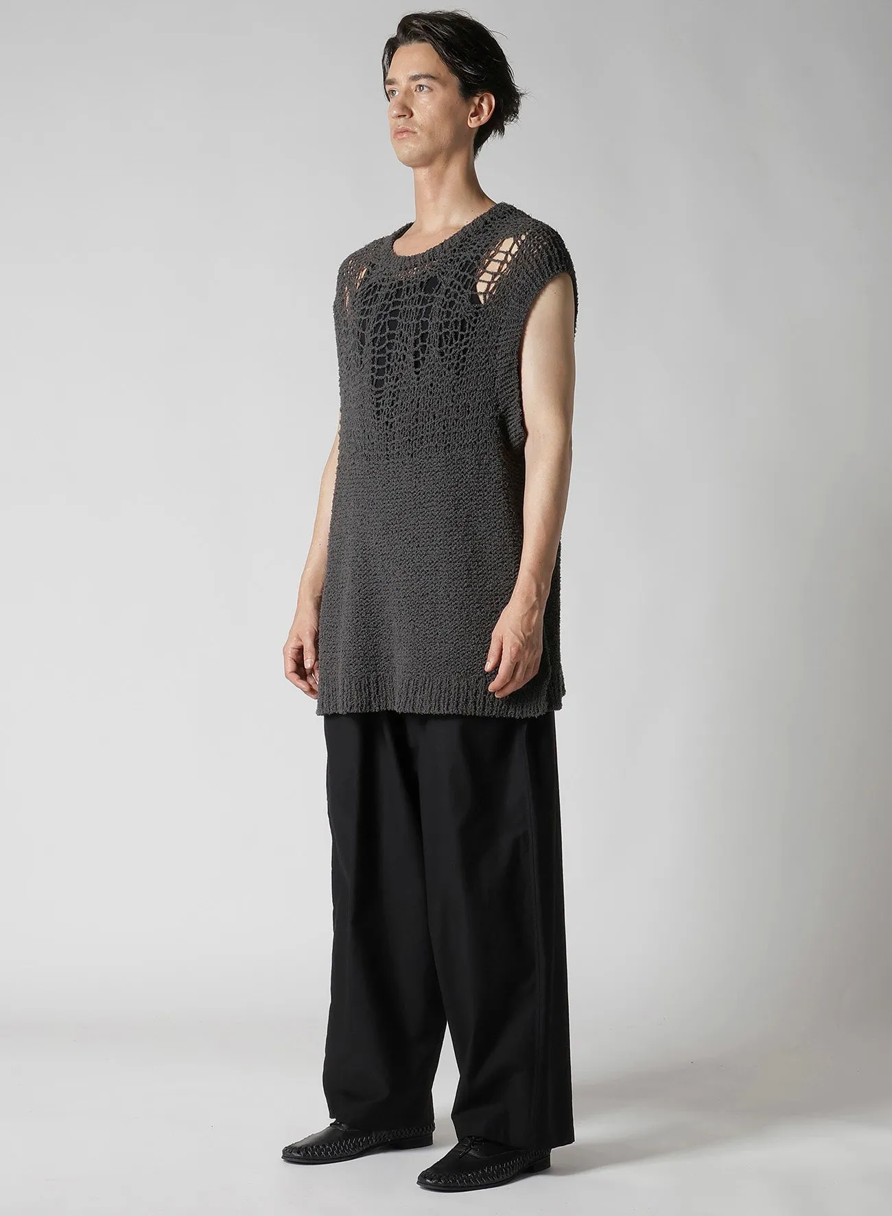 HAND KNITTED DAMAGE PROCESSED GARTER ROUND NECK VEST