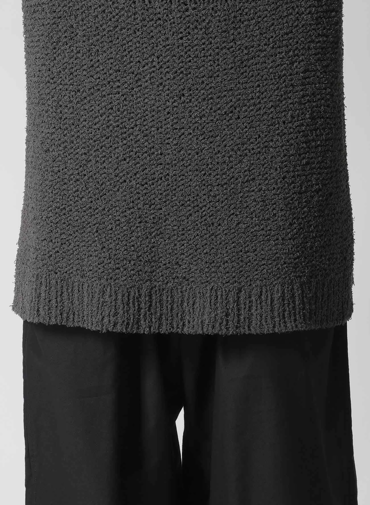 HAND KNITTED DAMAGE PROCESSED GARTER ROUND NECK VEST