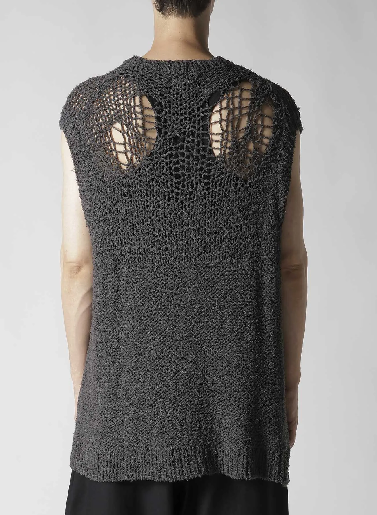 HAND KNITTED DAMAGE PROCESSED GARTER ROUND NECK VEST