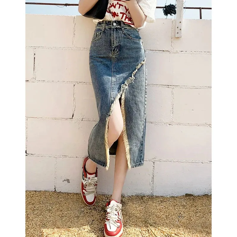 High Waist Jeansrock mit Fransen und Schlitz und den Y2K-Stil