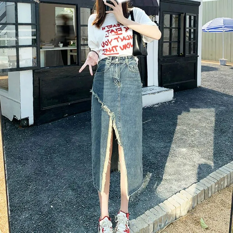 High Waist Jeansrock mit Fransen und Schlitz und den Y2K-Stil