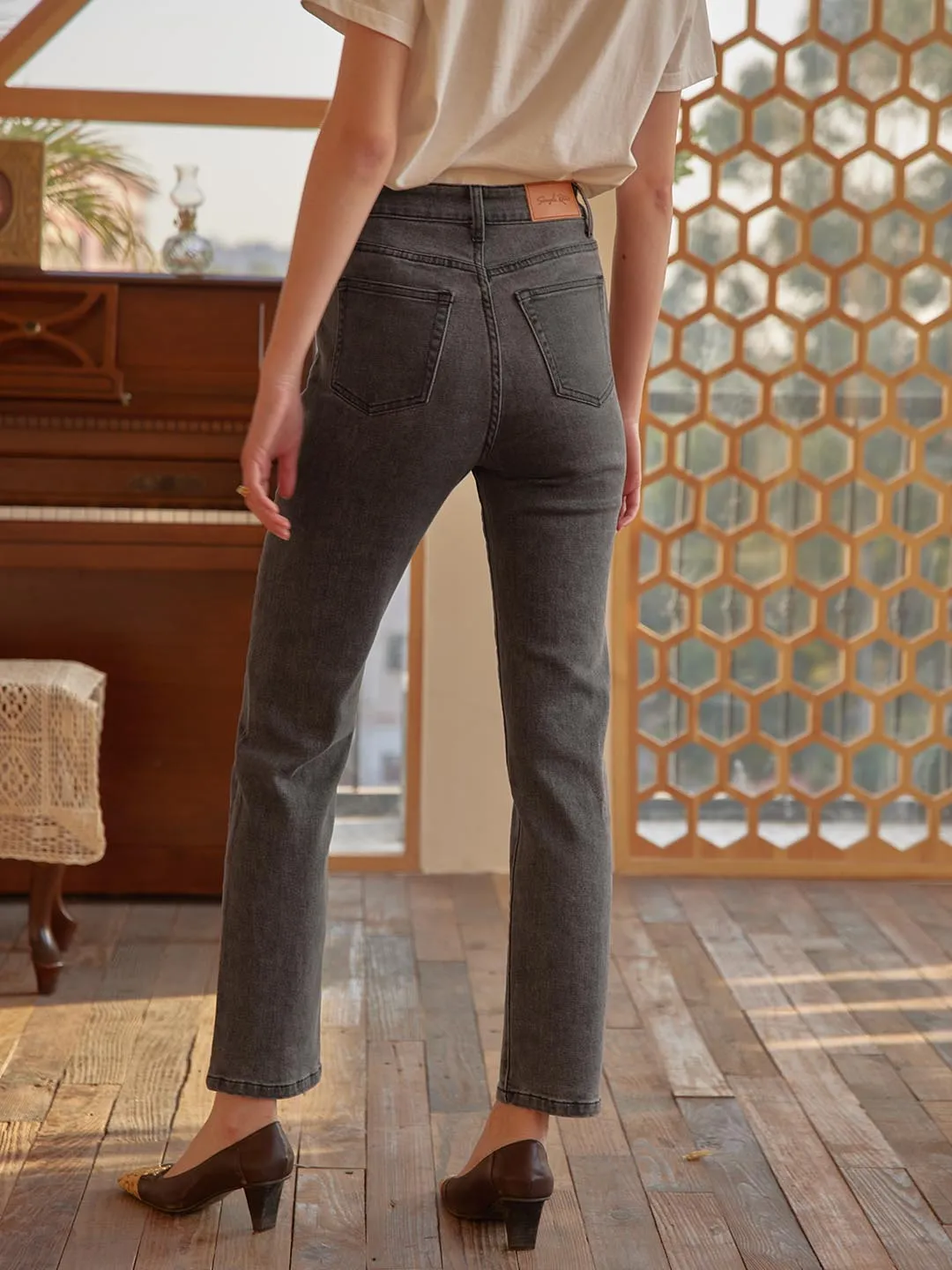 Kira High-Waisted Straight Jeans - Smoky Gray