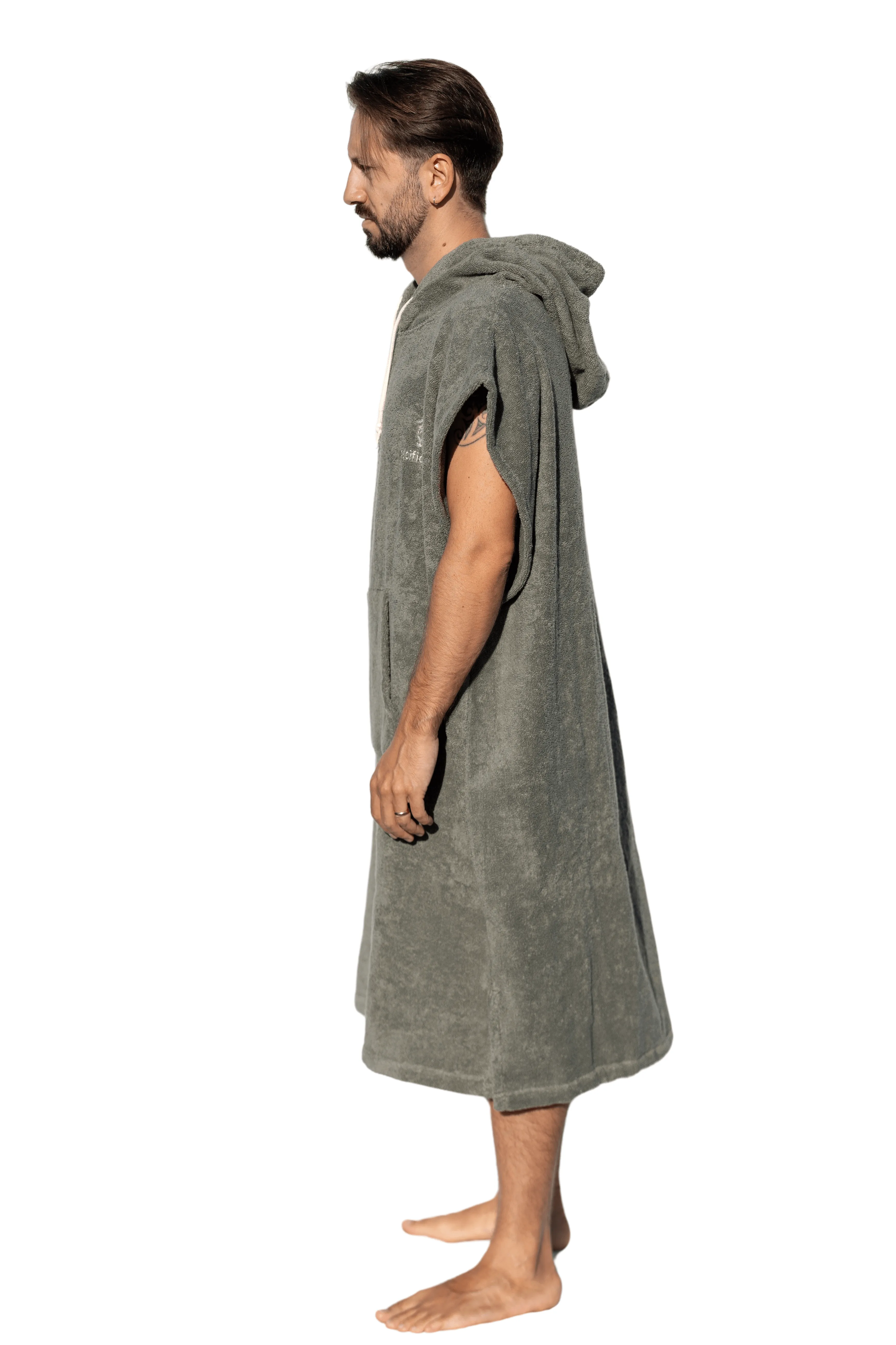 Sleeveless green poncho & beige espadrilles pack